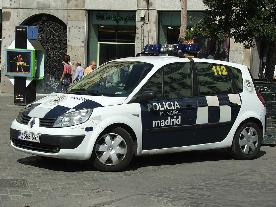 File:Renault Scenic police Madrid 3858.jpg