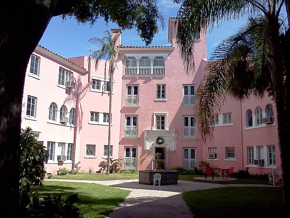 File:Villa de Leon.jpg