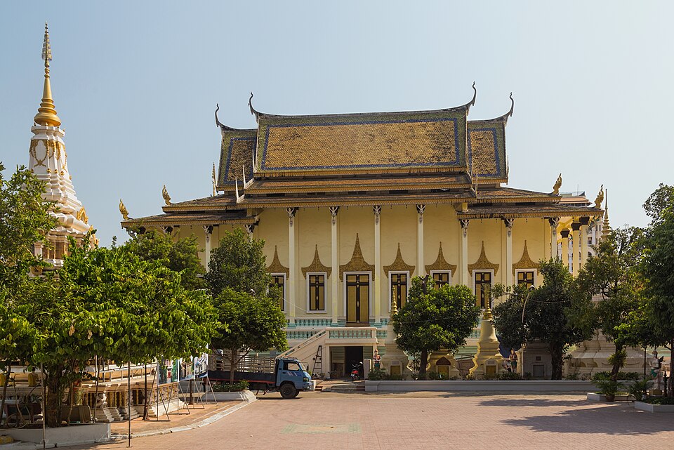 File:2016 Phnom Penh, Wat Botum (09).jpg