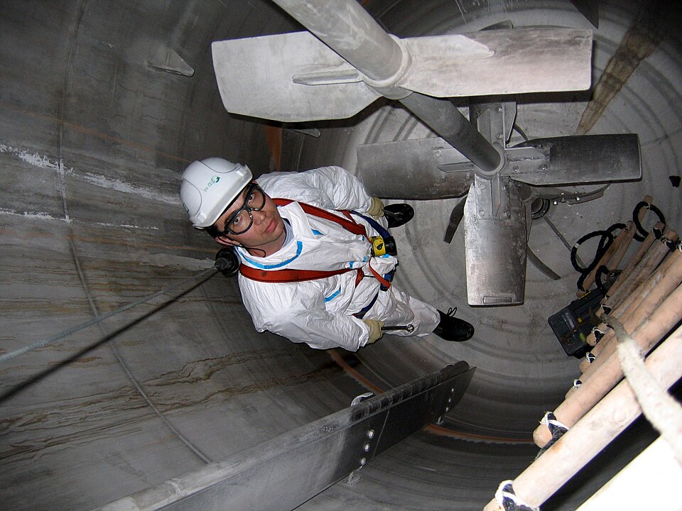 File:Chemical reactor CSTR AISI 316.JPG