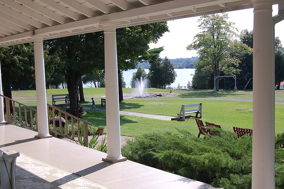 File:Fountain Point porch 2 2010.JPG