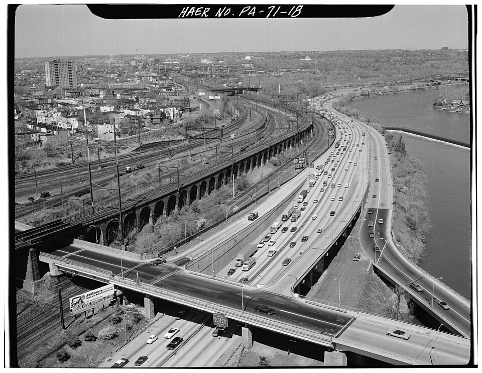 File:HAER PA,51-PHILA,694-18--West Philadelphia Elevated--north.jpg
