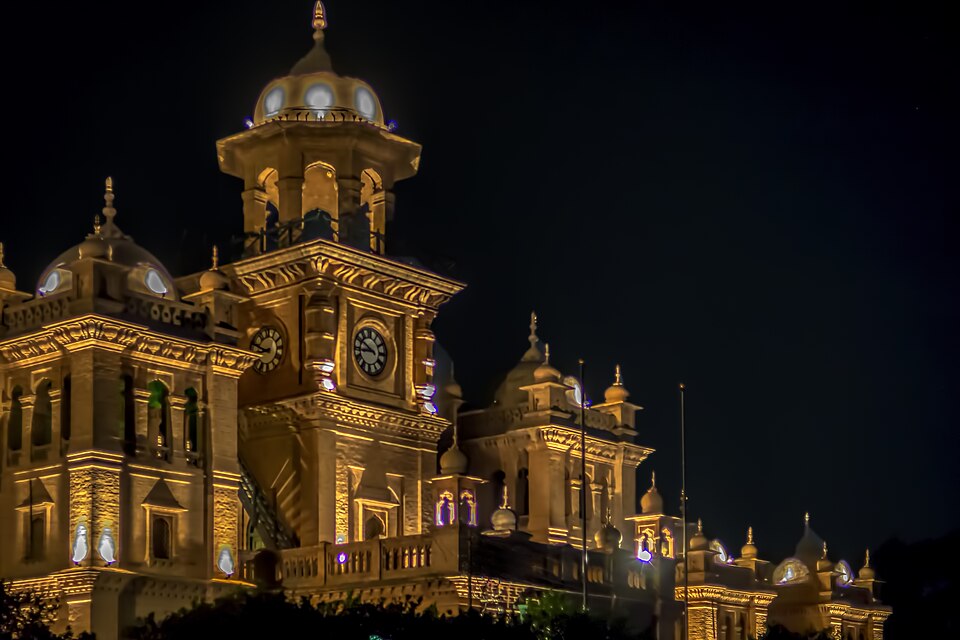 File:Islamia College University, Peshawar Nightview.jpg