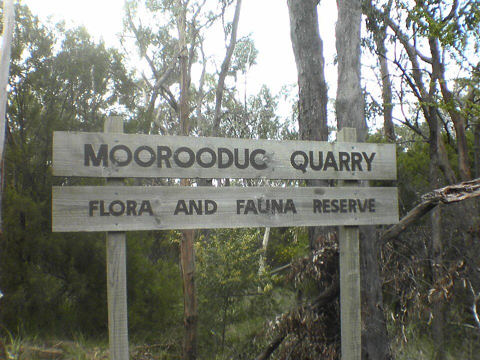 File:Moorooduc Quarry wooden sign 2005-09-09.jpg