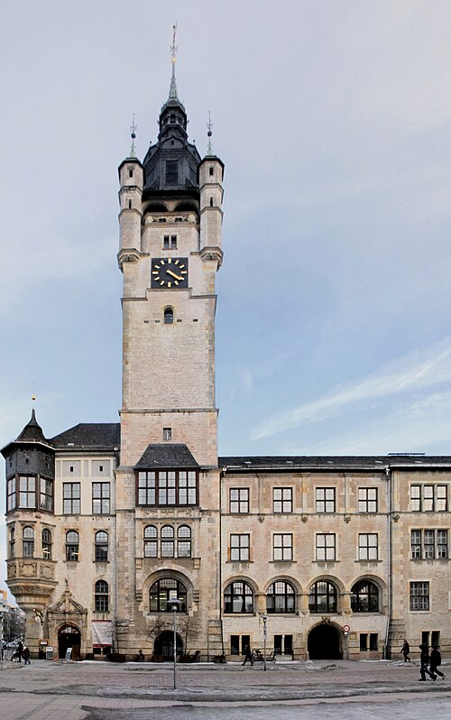 File:Seitenansicht Dessauer Rathaus.jpg
