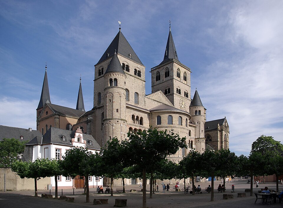 File:Trier Dom BW 24.JPG