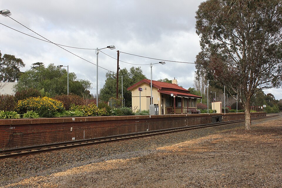 File:Avenel Station southbound view.JPG