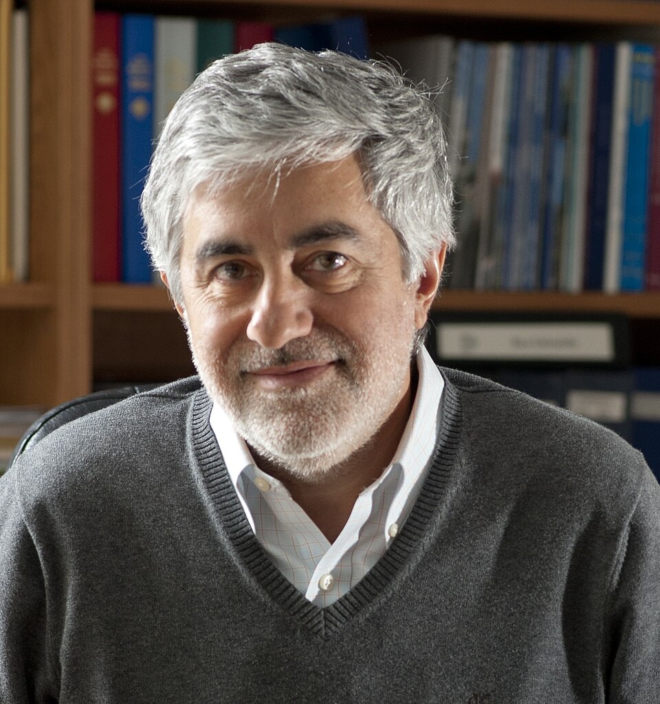 File:Gustavo Scuseria 2011.jpg