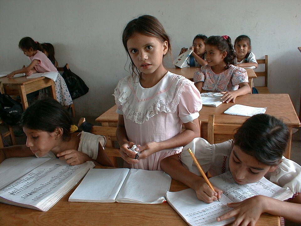 File:HN999sRamon~newSchool8.jpg