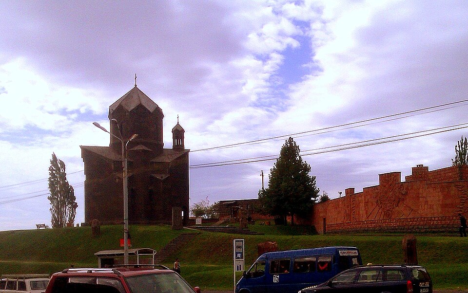 File:Holy Martyrs church, Davtashen.jpg