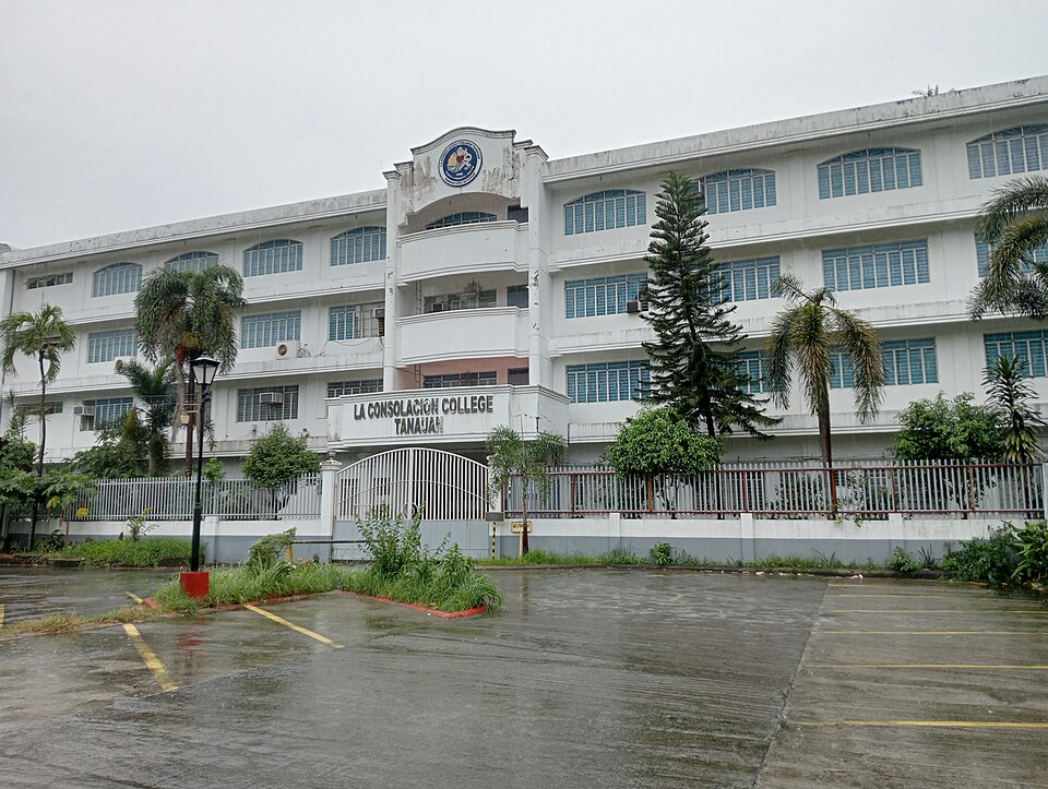 File:La Consolacion College, Tanauan, Batangas.jpg