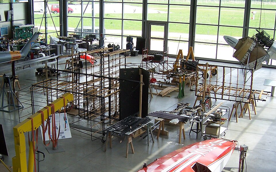 File:Otto-Doppeldecker Teile 1.JPG
