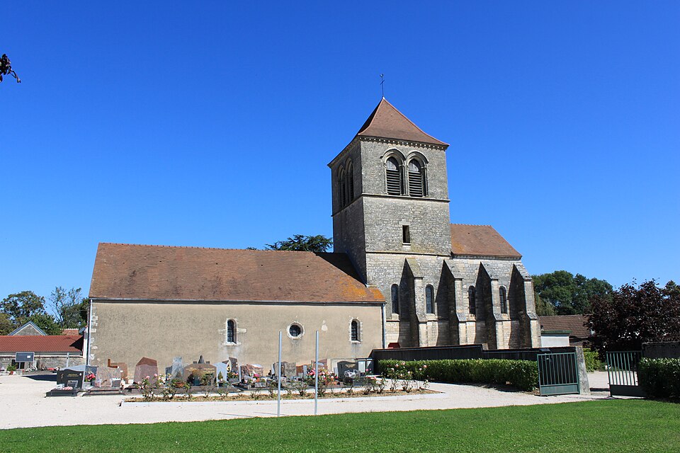 File:Ouges - Eglise 2.JPG