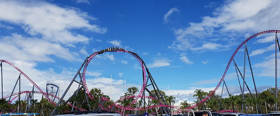 File:DC Rivals HyperCoaster's Non-Inverted Loop.jpg
