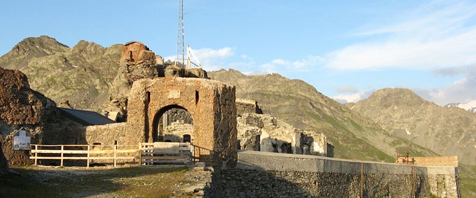 File:Redoute ruinée.jpg