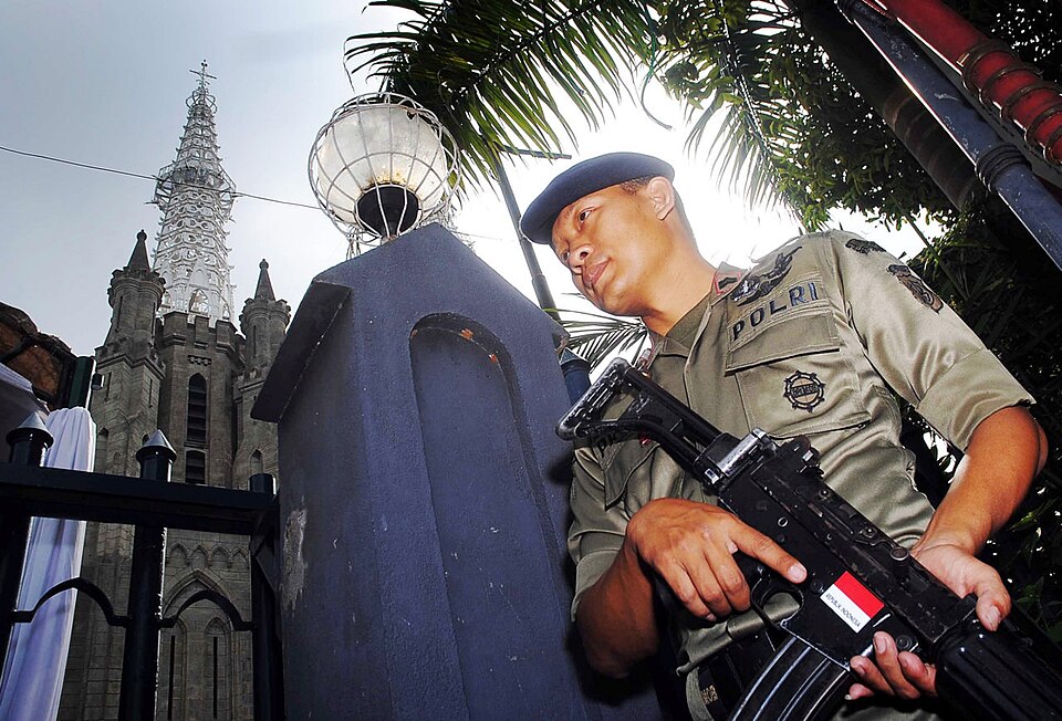 File:Sabhara officer.jpg
