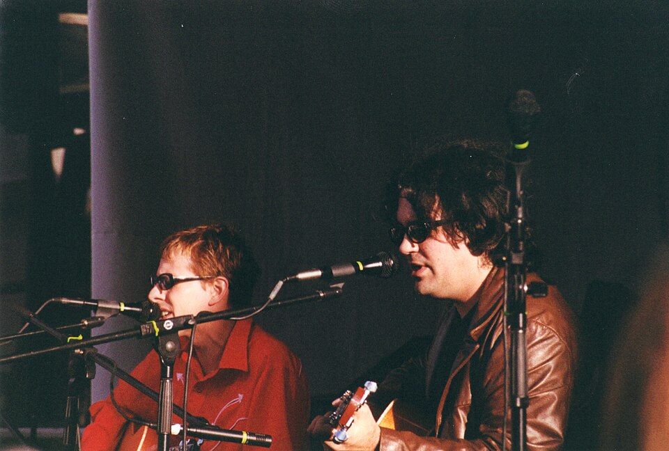 File:The Posies - Bumbershoot 2000.jpg