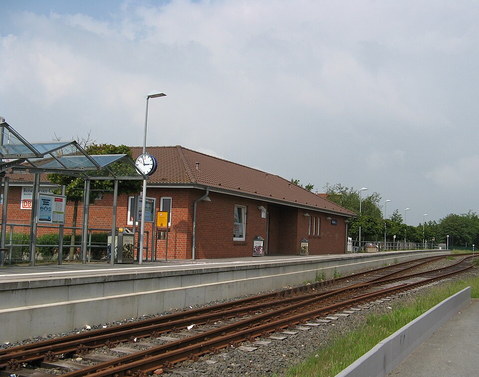 File:Buesum bahnhof.jpg