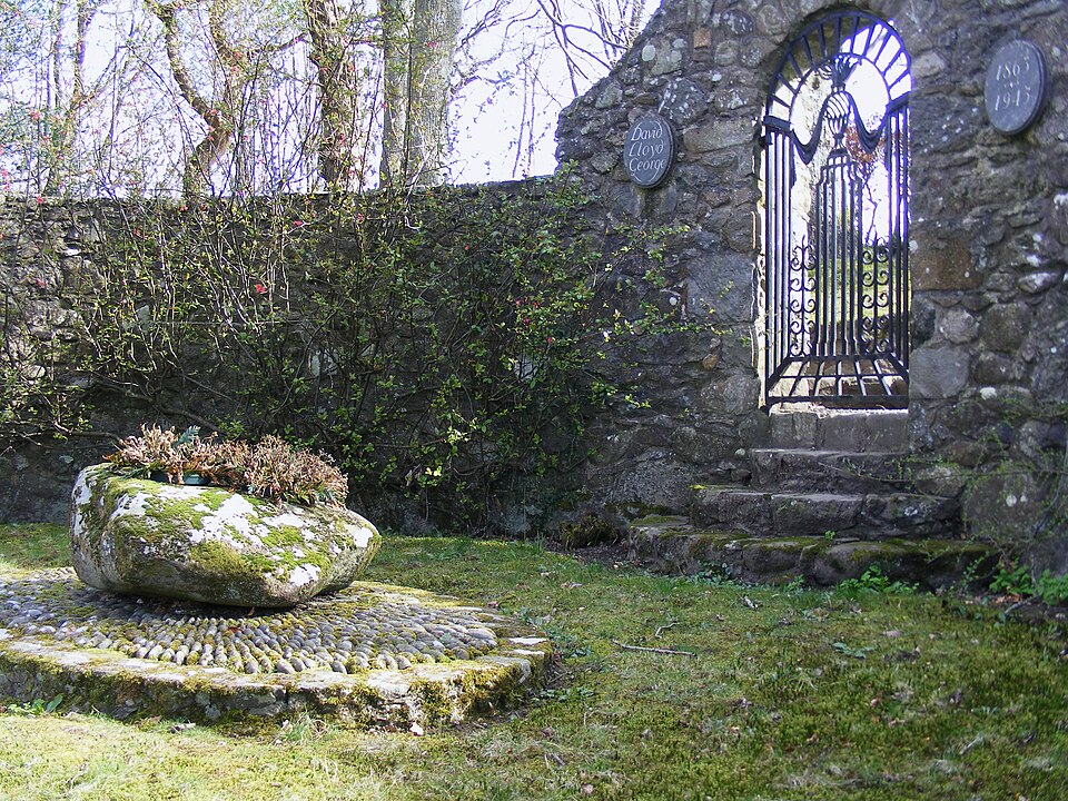 File:DavidLloydGeorgeGrave.JPG