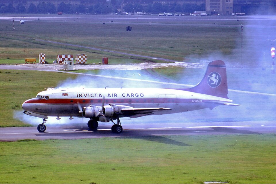 File:Invicta Air Cargo C-54B Skymaster Manteufel.jpg