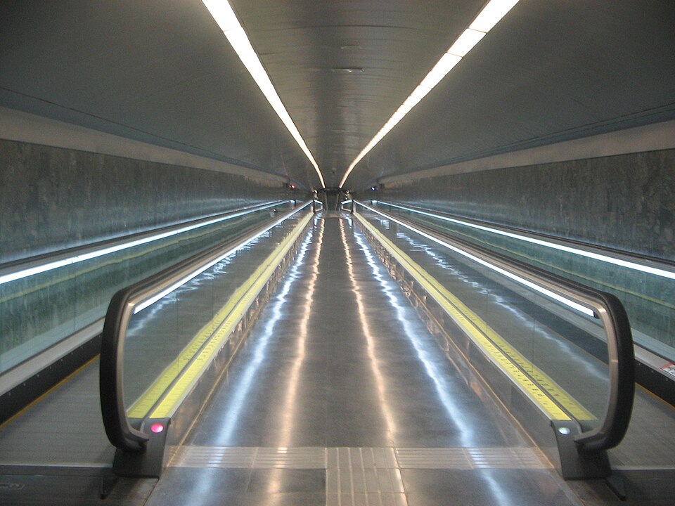 File:L5 Vall d'Hebron-Horta 007.jpg