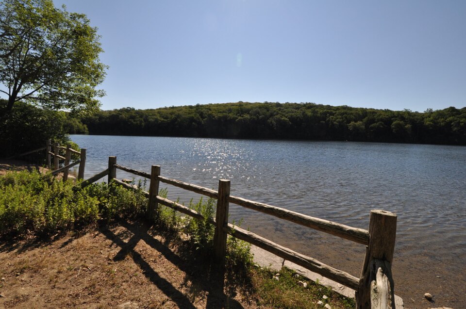 File:NehanticSF UncasPond and BeckettHillSP.jpg