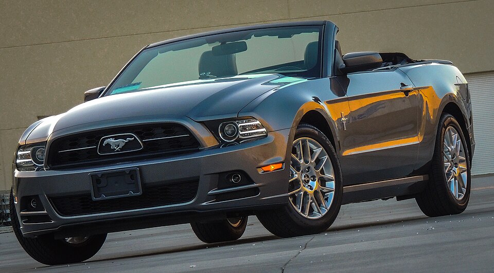 File:2014 Mustang Convertible.jpg