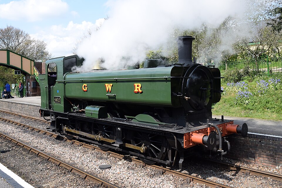File:4612 in Ropley station.jpg