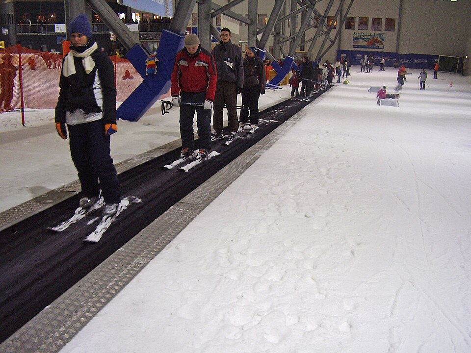 File:Anfaengerpiste Snowdome Bispingen 2008 PD 36.JPG