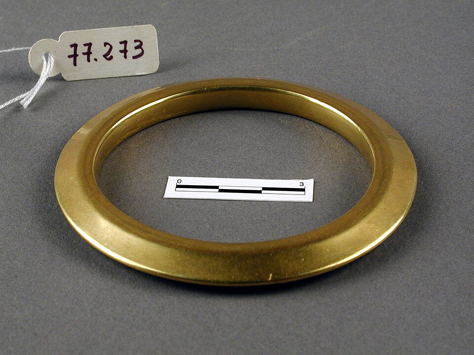 File:ColgantedeOro.jpg
