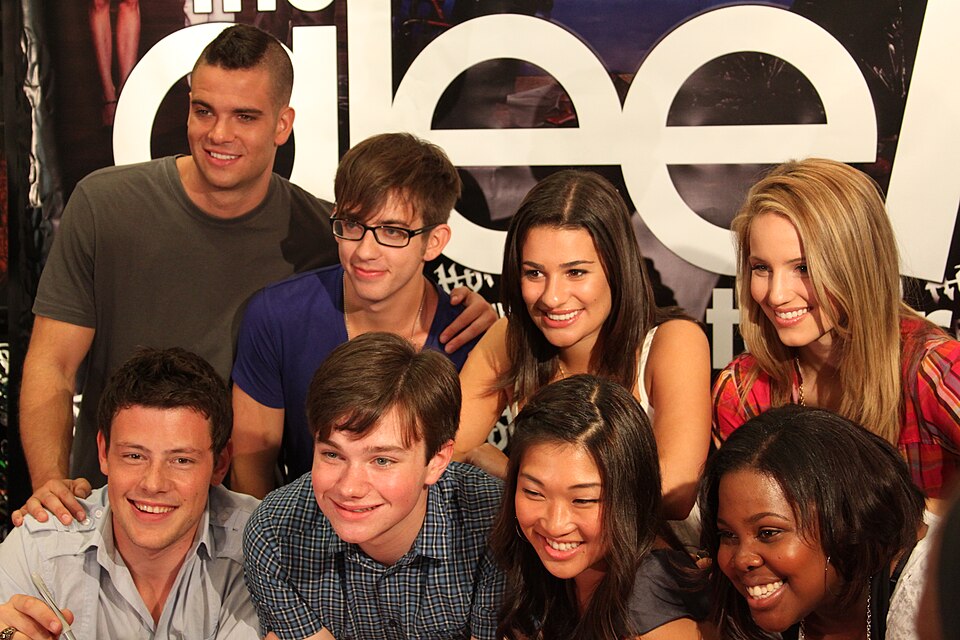 File:Glee cast.jpg