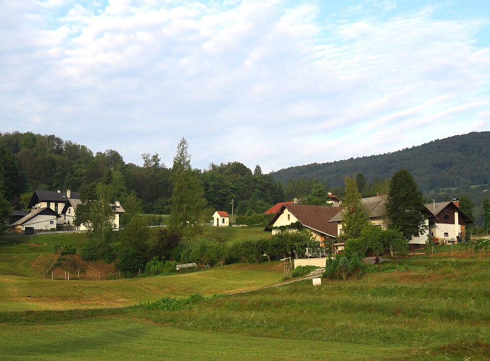 File:Grintovec Ivančna Gorica Slovenia 3.jpg