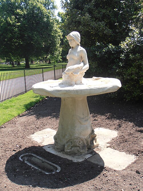 File:Little Nell, Hyde Park.JPG