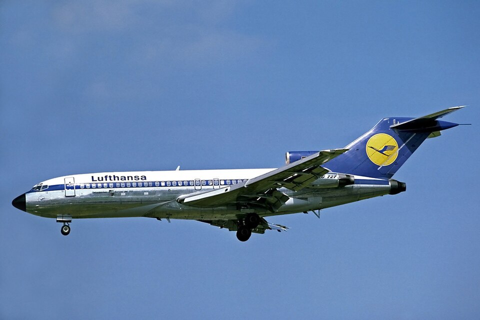 File:Lufthansa Boeing 727-30C Fitzgerald.jpg
