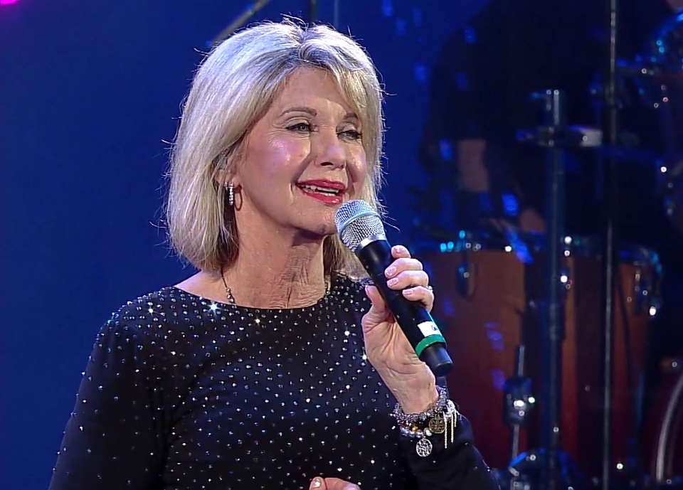 File:Olivia Newton-John at Viña 2017 (4).png