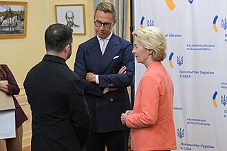 Presidents Zelenskyy, Stubb (who was called as 'powerful young man' by Trump) and von der Leyen discussing; location: the Embassy of Ukraine, Washington.