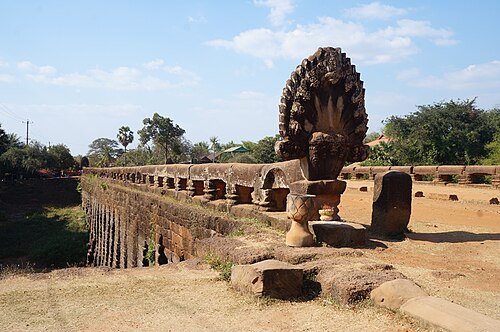 Le pont de Kompong Kdei (12e siècle)  Spean Praptos sur la route  Angkor Thom, CambodgeKompong Kdei bridge (Cambodia)