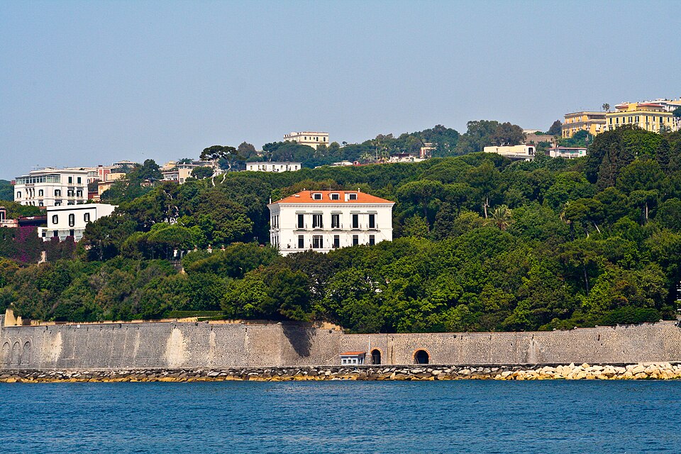 File:Napoli - Villa Rosebery2.jpg
