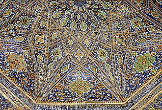 Vaulting inside the iwan