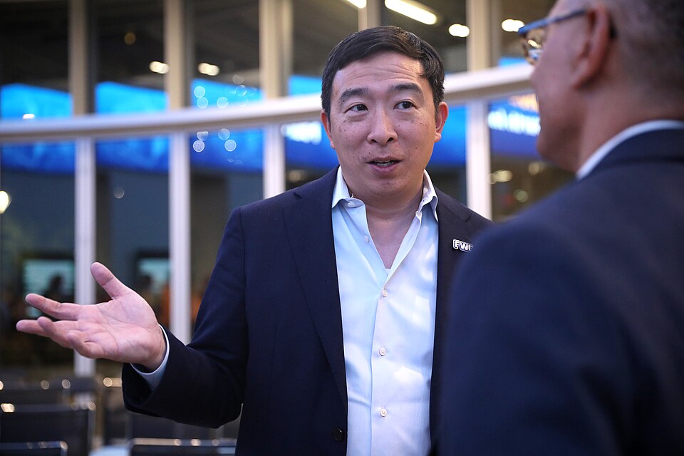 File:Andrew Yang (53319869044).jpg