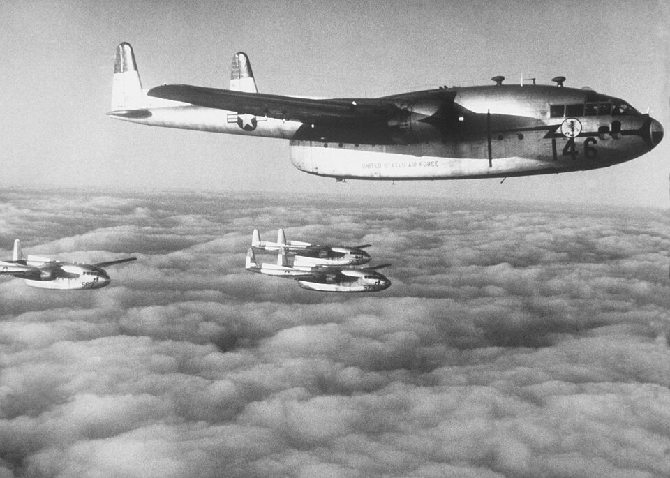 File:C-119s over Korea Oct 1952.jpeg