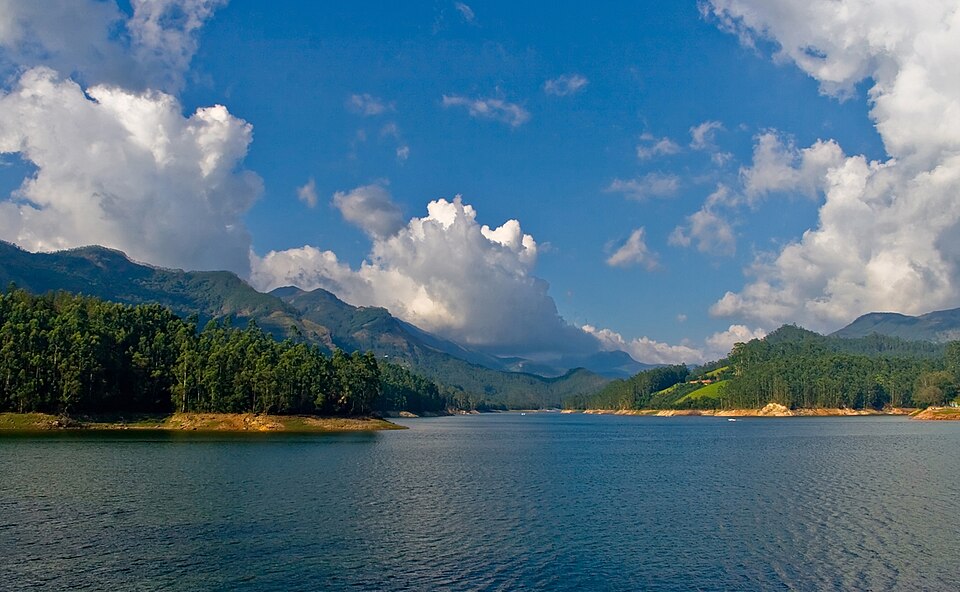 File:Mattupetty Dam reservoir, near Munnar, Kerala.jpg