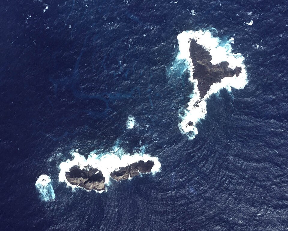 File:Okinokitaiwa of Senkaku Islands.jpg