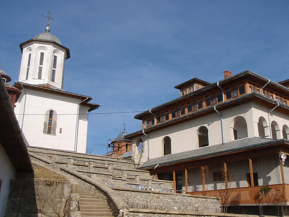 File:RO GJ Dealu Mare monastery 3.jpg