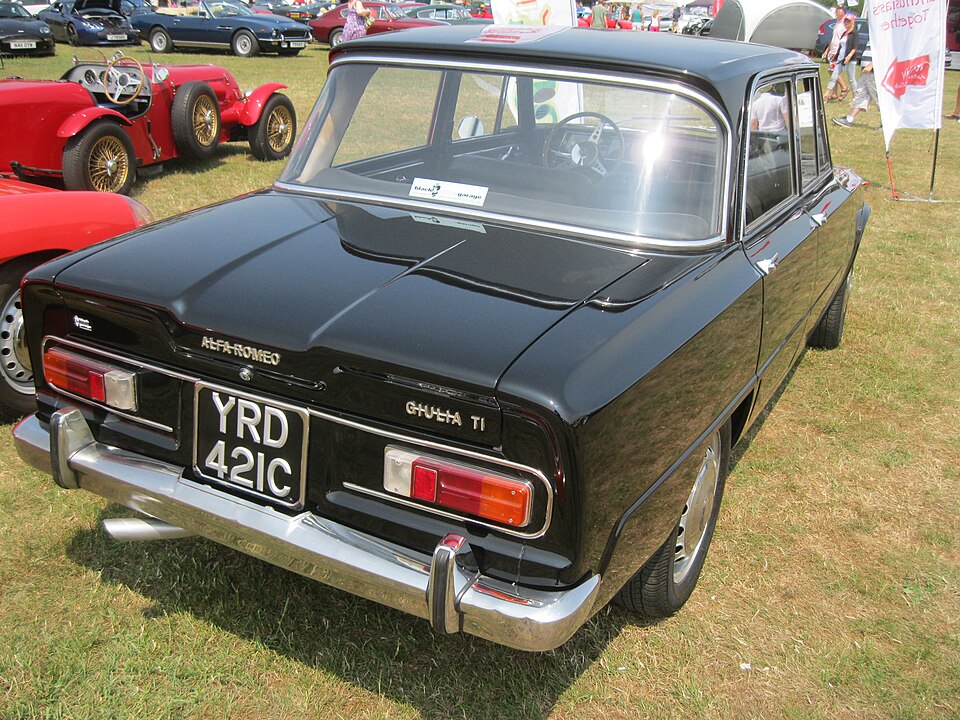 File:1965 Alfa Romeo Giulia TI (9350696097).jpg