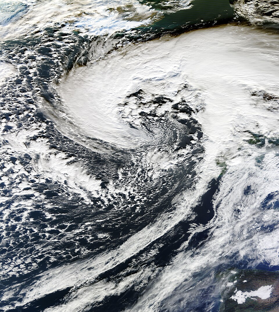 File:Abigail Nov 12 2015 1155Z.jpg