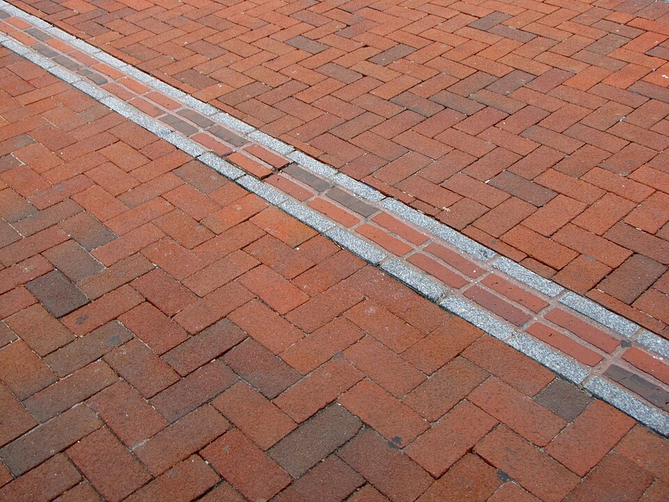 File:Boston Freedom Trail path.jpg