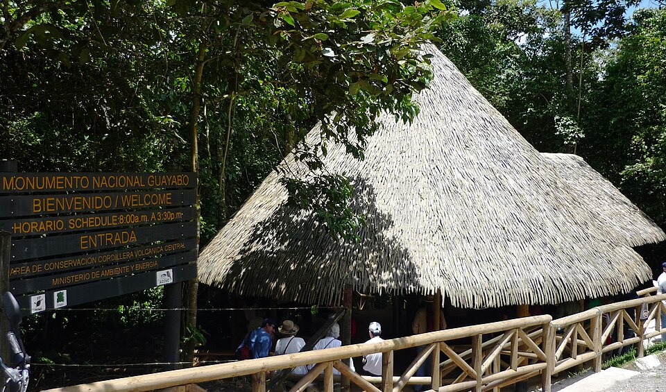 File:Entrada al sitio arqueológico Guayabo.JPG