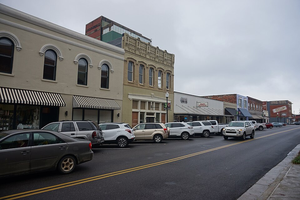 File:Meridian December 2018 11 (Front Street).jpg