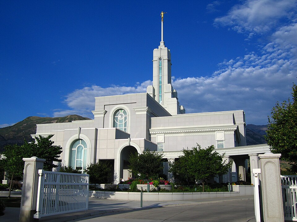 File:Mount Timpanogos Temple 2.jpg
